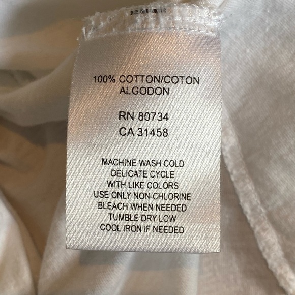 BCBG White v-neck top - Picture 8 of 9